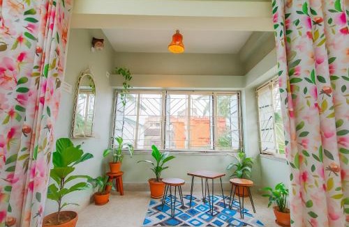 Tollygunge House | couple friendly room with balcony, kitchen private bath