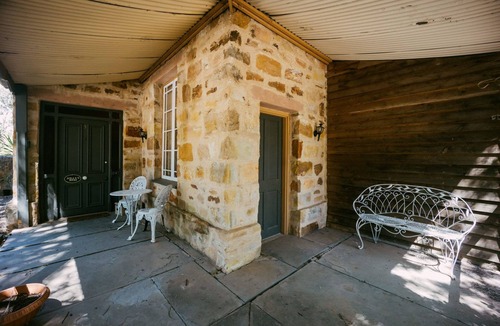 Mintaro Cottage | Couples Getaway. Spa Log Fire 2 Wineries and a Pub! Mintaro Hideaway Jollys Rest