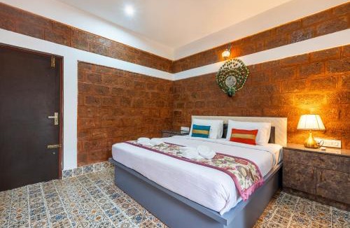 Doddaballapur Villa | Courtyard Banyan Rustic 2 BHK villa with pool banyan gazebo and open courtyard living