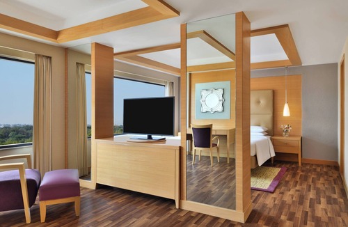 Teynampet Hotel | Courtyard by Marriott Chennai