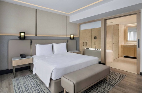 Andheri East Hotel | Courtyard by Marriott Mumbai International Airport