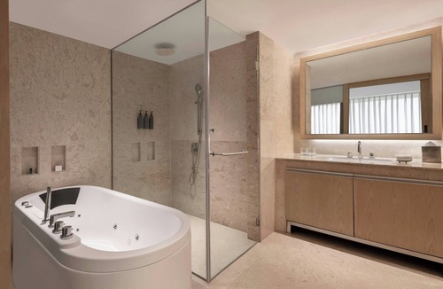 Andheri East Hotel | Courtyard by Marriott Mumbai International Airport