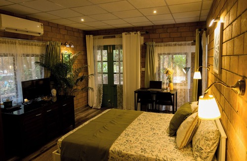 Mangalore Apartment | Cozy 1-bedroom farmstay - studio in welcoming Mangalore with AC, Outdoor kitchen