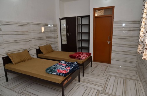 Merta Hotel | Cozy 1-bedroom hotel in welcoming Sindhlas with AC