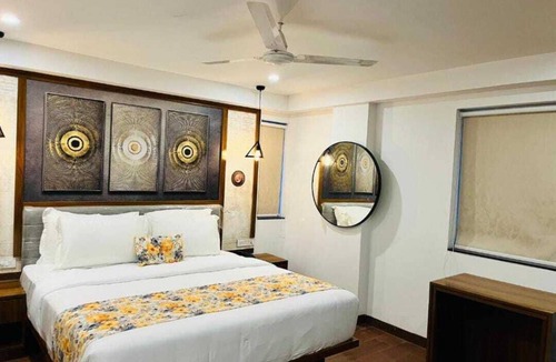 Banjara Hills Hotel | Cozy 1-bedroom hotel in peaceful Hyderabad with AC