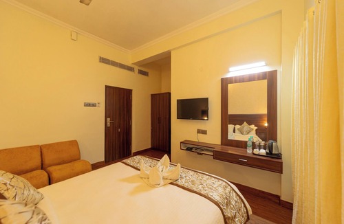 Periamet Hotel | Cozy 1-bedroom hotel suite in pleasant Chennai with AC, WiFi
