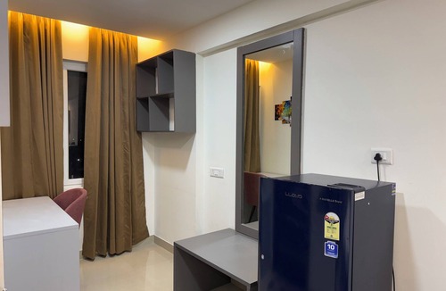 Jagatpura Apartment | Cozy 1-bedroom studio in fantastic Jaipur with AC and fitness room