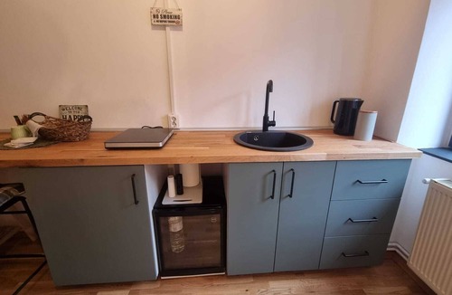 Sibiu Old Town Apartment | Cozy 1-bedroom studio in serene Sibiu with AC