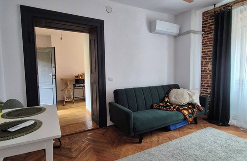 Sibiu Old Town Apartment | Cozy 1-bedroom studio in serene Sibiu with AC