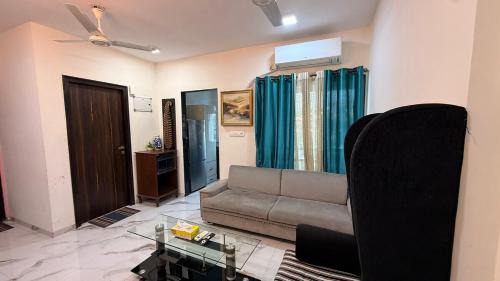 Ranwar Apartment | Cozy 1BHK with City View in Bandra West 401