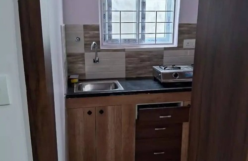 Kondapur Apartment | Cozy 1BR Queen Suite by Botanical Gardens: Flat 501