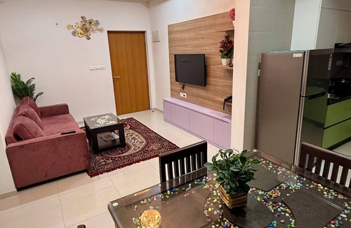 Gandhinagar Apartment | Cozy 2-bedroom apartment with AC in awesome GIFT City