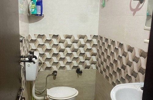 South West Apartment | Cozy 2-bedroom apartment with WiFi, AC in fantastic New Delhi