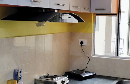 Garden Reach Apartment | Cozy 2-bedroom apartment in pleasant Kolkata with WiFi, AC