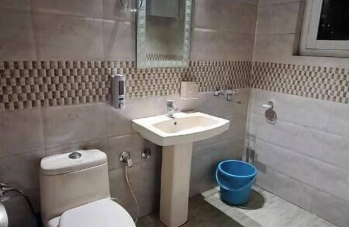 Patparganj Apartment | Cozy 2-bedroom apartment in charming Delhi with WiFi