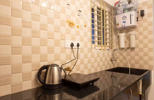 Koramangala Apartment | Cozy AC 1 BHK in HSR Layout - Free Snacks + OTT