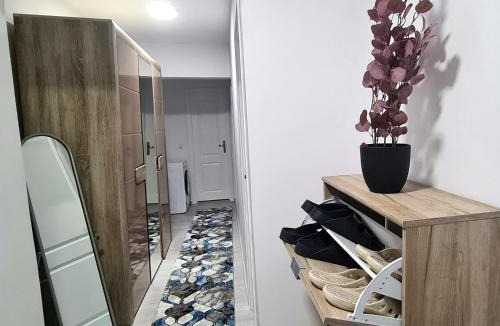 Bacau Apartment | Cozy Apartment Central II