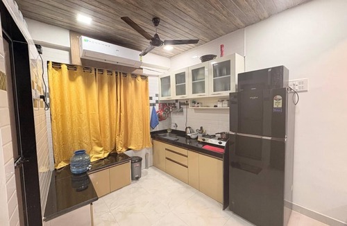 Khar Apartment | Cozy apartment in beautiful Chuim village, Bandra west