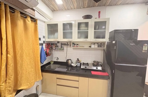 Khar Apartment | Cozy apartment in beautiful Chuim village, Bandra west