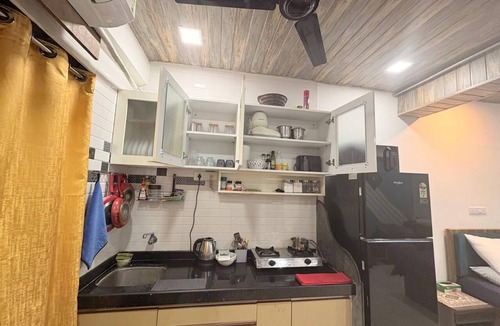 Khar Apartment | Cozy apartment in beautiful Chuim village, Bandra west
