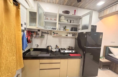 Khar Apartment | Cozy apartment in beautiful Chuim village, Bandra west