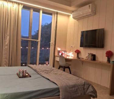 Sector 39 Apartment | Cozy Balcony Studio near Medanta & Cyberhub