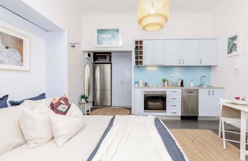 North Bondi Apartment | Cozy beachfront studio with aircon