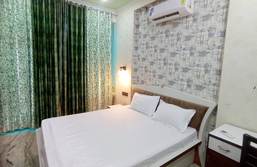 Chaksu House | Cozy bedrooms with warm jacuzzi and barbeque with private pool couple Friendly