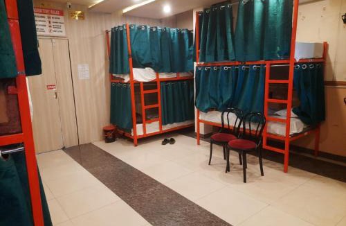 Dehradun Hostel | Cozy bunks z hostel