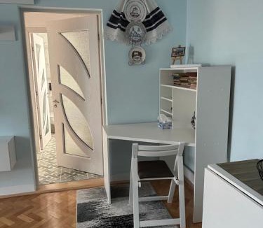 Cugir Apartment | Cozy Comforts aprt in Cugir