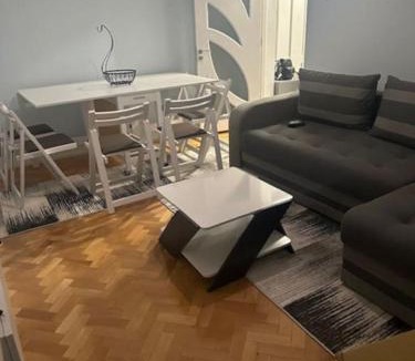 Cugir Apartment | Cozy Comforts aprt in Cugir