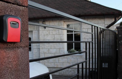 Oradea House | Cozy Cottage - Free Parking, Self Check-in