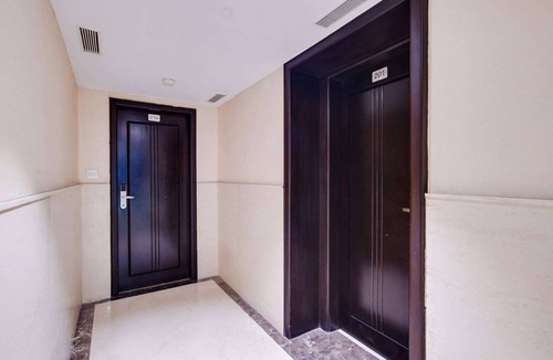 Palasia House | Cozy Deluxe Room at Chappan Market Indore