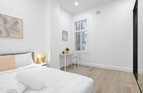 Kensington House | Cozy Double Room in Kensington - Walk to UNSW Easy CBD Access -External and Shared Kitchen or Bathroom Access