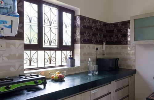 Jaipur House | Cozy Farmstay with Swimming Pool. Pet Friendly