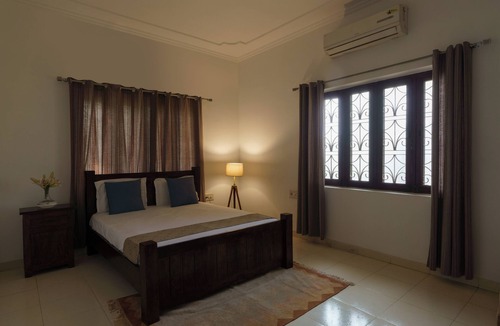 Jaipur House | Cozy Farmstay with Swimming Pool. Pet Friendly