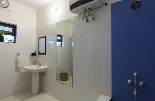 Jaipur House | Cozy Farmstay with Swimming Pool. Pet Friendly