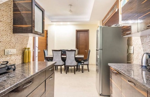 Block A House | Cozy Getaway: Clean and modern! Breakfast Included !
