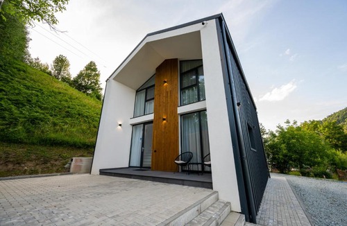 Borsa House | Cozy HillSide