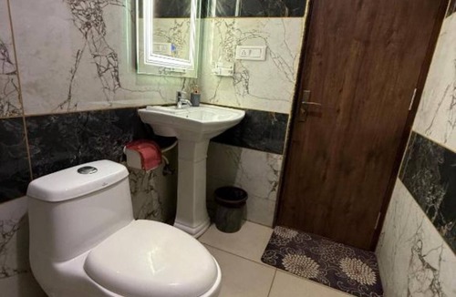 Banswadi Hotel | Cozy hotel suite with WiFi and AC in charming Bengaluru
