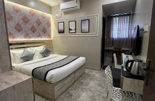 Banswadi Hotel | Cozy hotel suite with WiFi and AC in charming Bengaluru