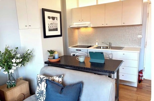 Kirribilli Apartment | Cozy Kirribilli Studio with Sydney city and water views.