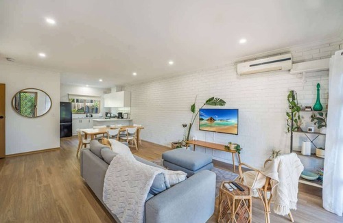 Newtown House | Cozy Newtown 2 bedroom unit