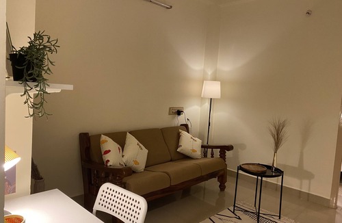 Ramapuram House | Cozy & Premium 1 BHK Homestay Near DLF & L&T