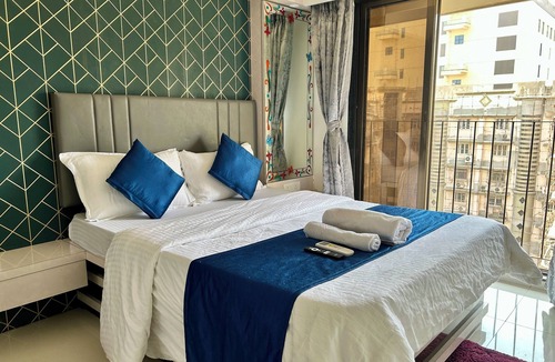 Chandivali Apartment | Cozy Private Room, 2BHK Stay in Powai, Room in an Apartment,
