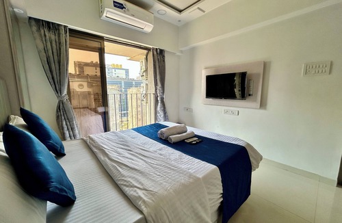 Chandivali Apartment | Cozy Private Room, 2BHK Stay in Powai, Room in an Apartment,