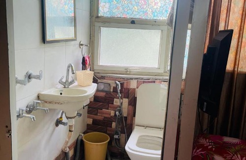 Chittaranjan House | Cozy private room in a designer apartment south delhi