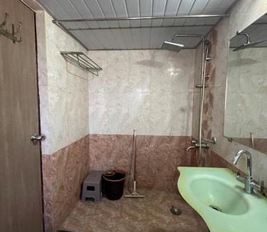 Aarey Colony House | Cozy private Room in shared apt of Royal Palms
