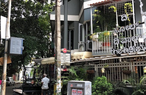 Agara Apartment | Cozy room The Hole In The Wall