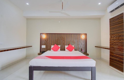 Thiruvidaimarudur Hotel | Cozy & Simple decorated Classic room in Kumbakonam